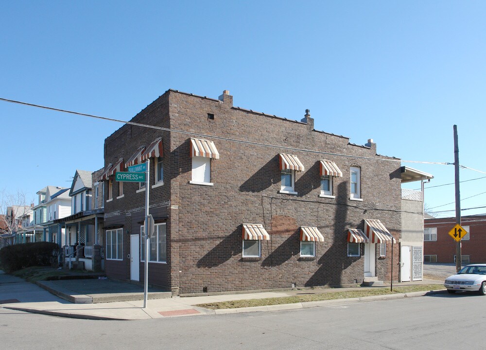 1067 Sullivant Ave in Columbus, OH - Foto de edificio