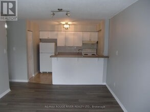 102 Aspen Springs Dr in Bowmanville, ON - Building Photo - Building Photo