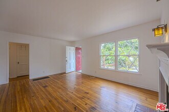 11924 Tennessee Pl in Los Angeles, CA - Building Photo - Building Photo