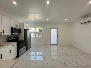 1700 Thomas St in Hollywood, FL - Building Photo - Building Photo
