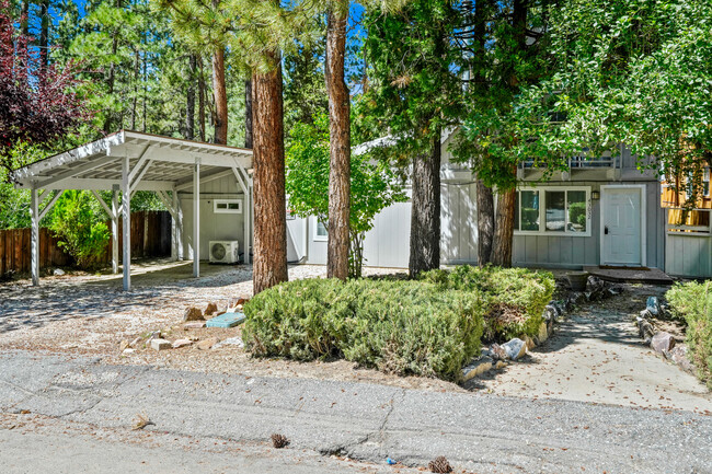 43032 Sunset Dr in Big Bear Lake, CA - Building Photo - Building Photo