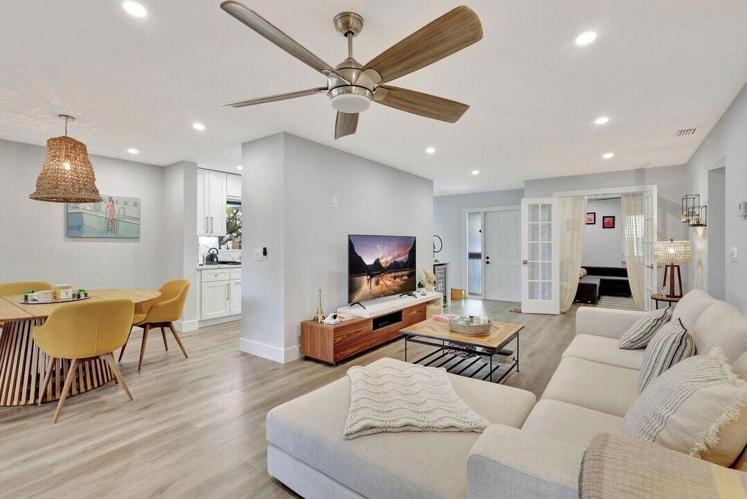 95 Pelican Pointe Dr in Delray Beach, FL - Building Photo
