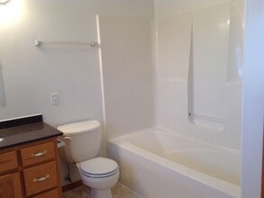 2006 Oak Forest Dr in Morris, IL - Building Photo - Building Photo