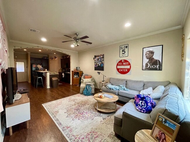 BEAUTIFUL 2/2.5 in Gateway Villas! August  in College Station, TX - Building Photo - Building Photo