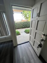 2225 Canyon Dr in Costa Mesa, CA - Building Photo