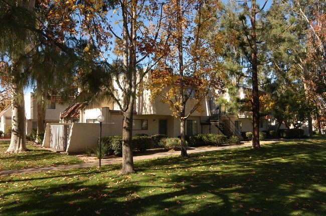 1326 Milburn Ave in Redlands, CA - Foto de edificio - Building Photo