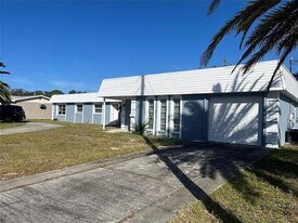 5333 Pasadena Dr in New Port Richey, FL - Building Photo