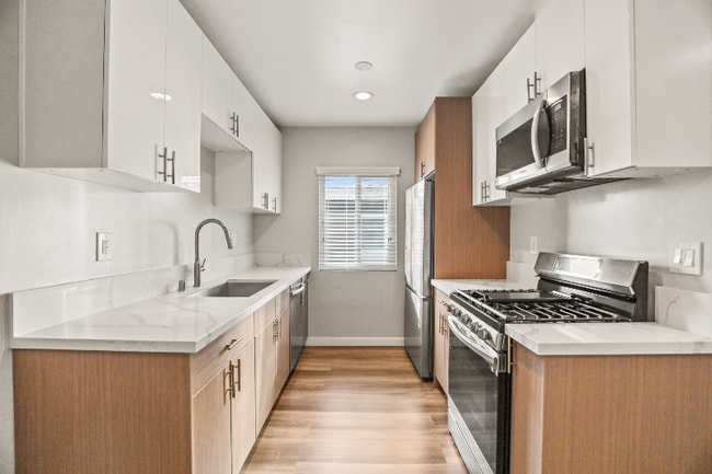 1352 W 36th St in Los Angeles, CA - Building Photo - Building Photo