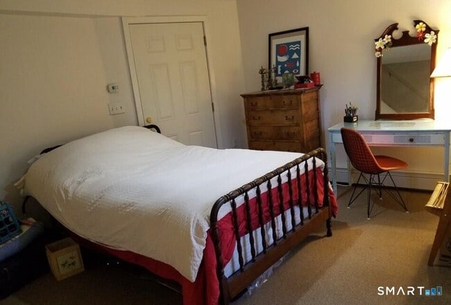 26 Old Bethel Rd in Newtown, CT - Building Photo - Building Photo