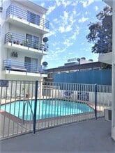 Sycamore Terrace in Los Angeles, CA - Foto de edificio - Building Photo