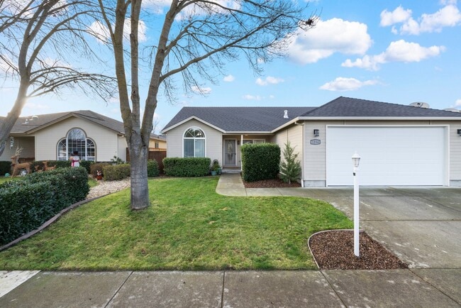 1234 Pheasant Wy in Central Point, OR - Building Photo - Building Photo