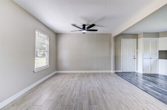 106 Scott St in Baytown, TX - Building Photo - Building Photo