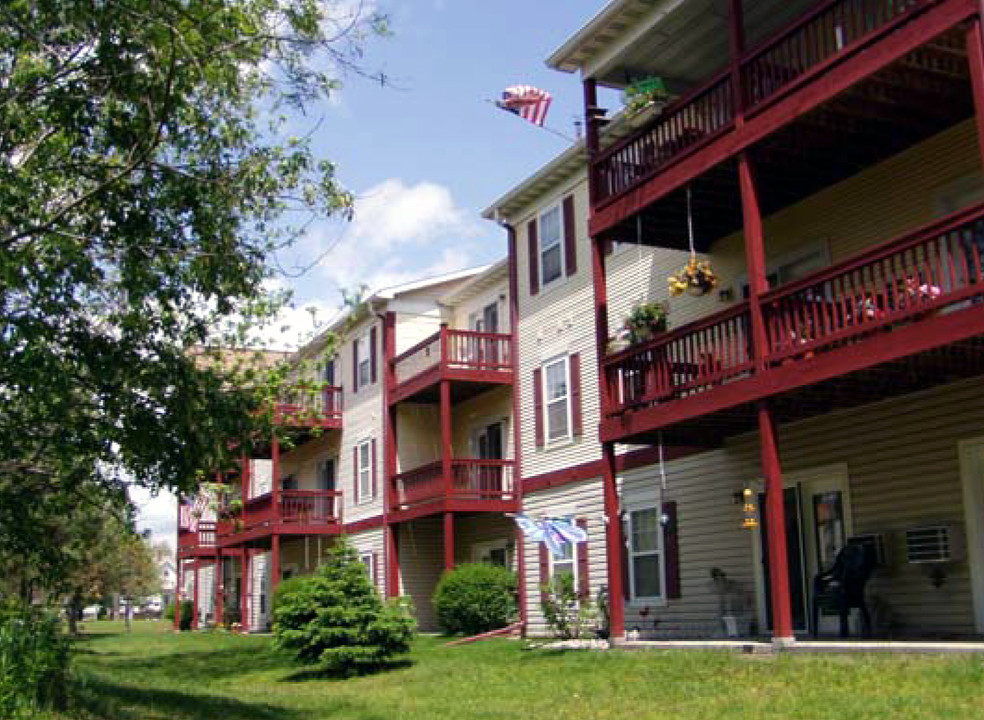 Maple Ridge Senior Apartments in Reedsburg, WI - Building Photo