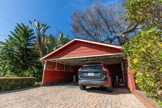 703 Manzanita Ave in Sierra Madre, CA - Building Photo - Building Photo