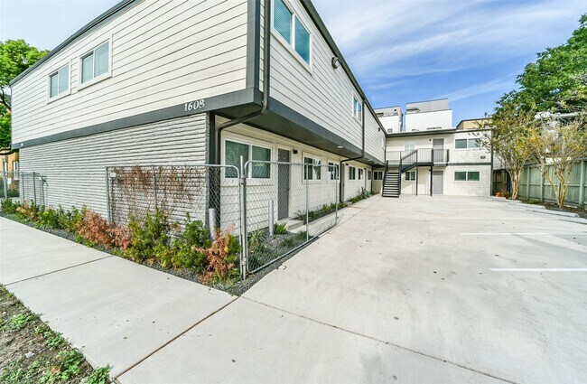 1608 Welch St in Houston, TX - Building Photo - Building Photo