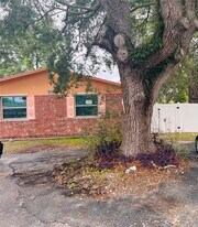 6143 SW 33rd St in Miramar, FL - Building Photo
