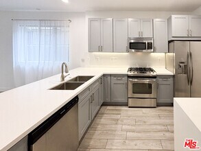 6001 Carlton Way in Los Angeles, CA - Building Photo - Building Photo