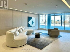 30 Upper Mall Wy in Vaughan, ON - Building Photo - Building Photo