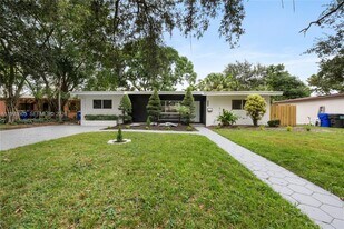 5727 Harrison St in Hollywood, FL - Building Photo