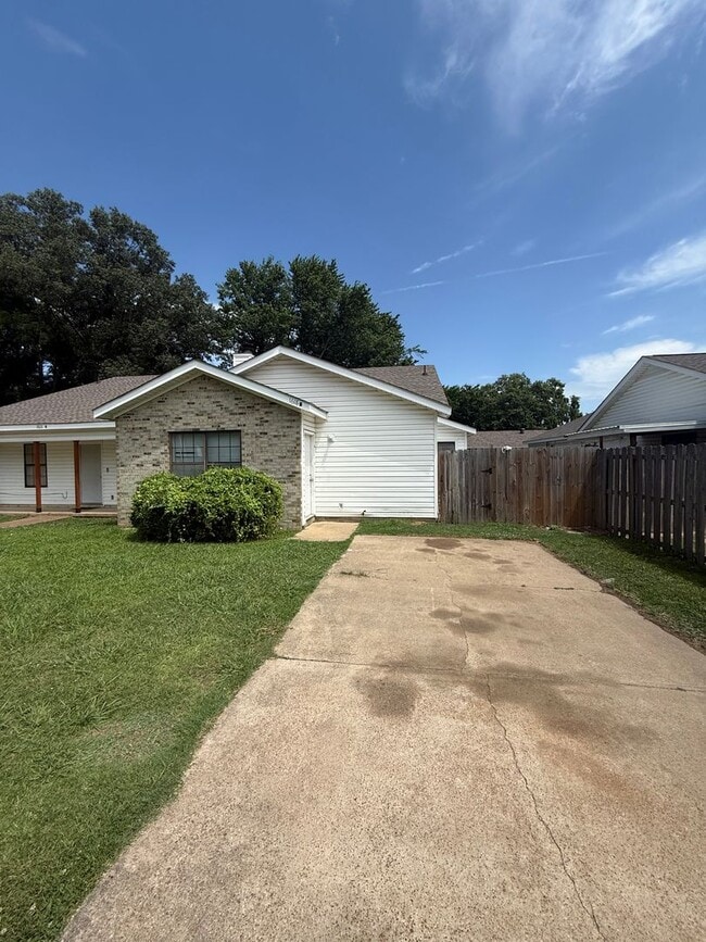property at 1618 W Matthews Ave