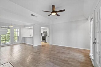 3105 San Jacinto St in Dallas, TX - Building Photo - Building Photo