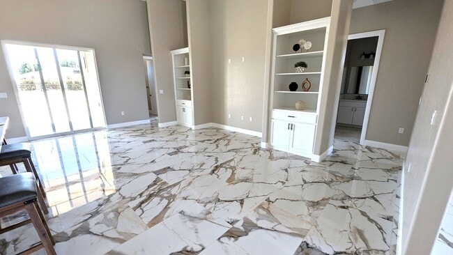 2037 W Linda Vista Ave in Porterville, CA - Building Photo - Building Photo