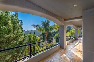 7218 Mulholland Dr in Los Angeles, CA - Building Photo - Building Photo