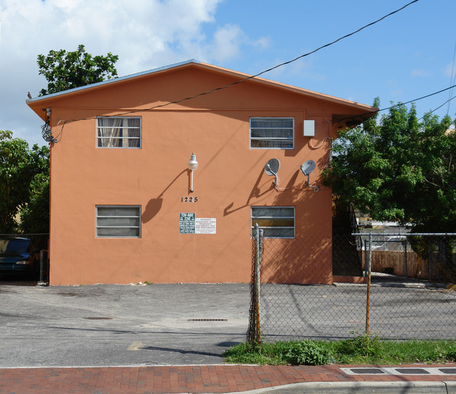 1225 SW 6th St in Miami, FL - Building Photo - Building Photo