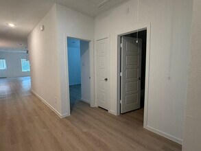 523 Robin Ct in Angleton, TX - Building Photo - Building Photo