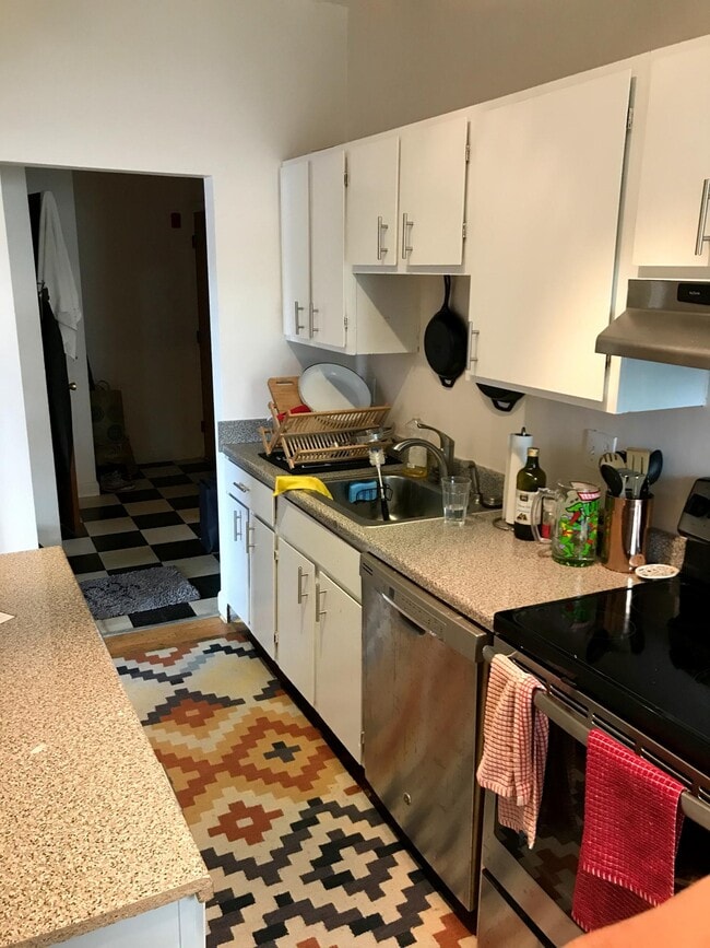 3 Calvin St, Unit 1 in Somerville, MA - Foto de edificio - Building Photo