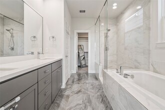 316 Jensen Dr in Houston, TX - Building Photo - Building Photo