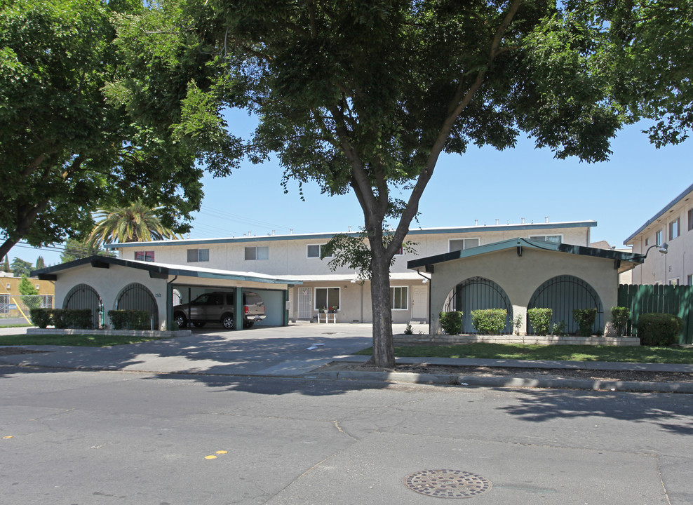 Modesto Palms in Modesto, CA - Building Photo