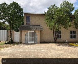 1301 E Lyon St, Unit #1 in Laredo, TX - Building Photo