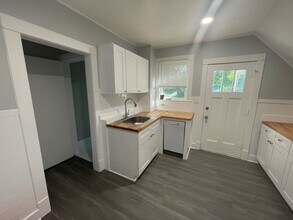 421 Washington St, Unit #2 in Barrington, IL - Foto de edificio - Building Photo