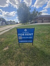 6705 Madison Ave in Urbandale, IA - Building Photo - Building Photo