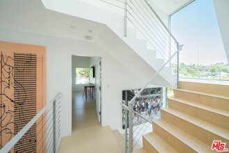 211 Entrada Dr in Santa Monica, CA - Building Photo - Building Photo