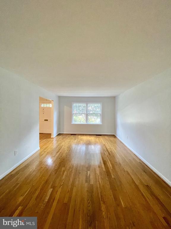 1556 Bruton Ct in McLean, VA - Building Photo - Building Photo