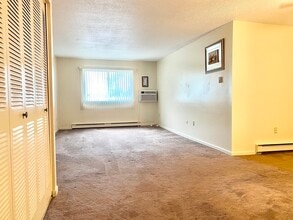 2108 Phillips Rd in New Bedford, MA - Building Photo - Building Photo