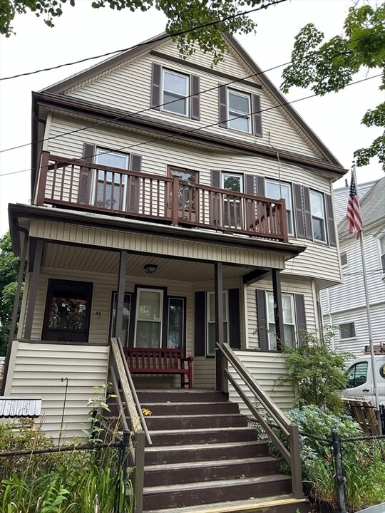 40 Lowden Ave, Unit 2 in Somerville, MA - Foto de edificio