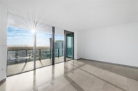 88 SW 7th St, Unit #3302 in Miami, FL - Foto de edificio - Building Photo