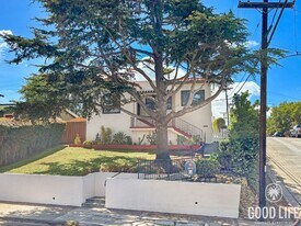 4696 Esther St in San Diego, CA - Building Photo