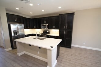 4801 Ammolite Way in Elk Grove, CA - Building Photo - Building Photo