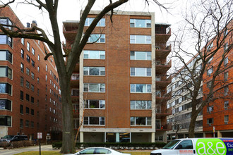 The Evanstonian in Evanston, IL - Foto de edificio - Building Photo