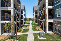 Verandas at Crestview in Wichita, KS - Foto de edificio - Building Photo