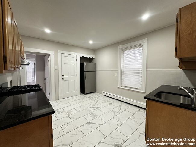 22 Howell St, Unit #2 in Boston, MA - Building Photo - Building Photo