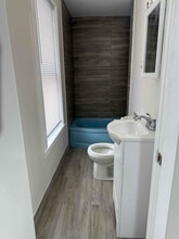 28 Elm St in North Brookfield, MA - Foto de edificio - Building Photo