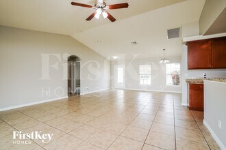 3229 NW 1st Ave in Cape Coral, FL - Foto de edificio - Building Photo