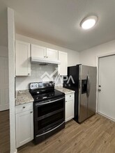 7817 Leafy Hollow in Live Oak, TX - Foto de edificio - Building Photo