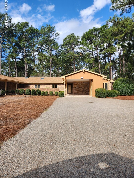 154 Knollwood Dr in Southern Pines, NC - Building Photo