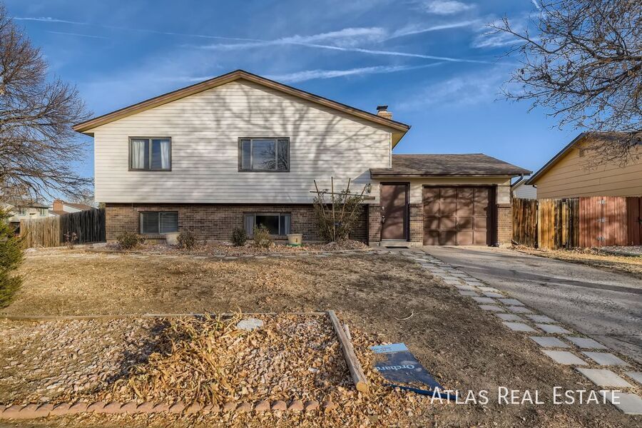 16105 E Bails Pl in Aurora, CO - Building Photo